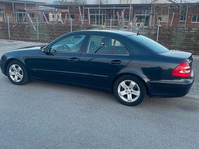 Gebraucht Mercedes E220 150 PS (110 kW) 2005 Blau Limousine