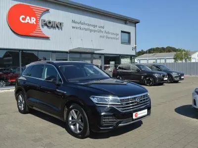 Gebraucht VW Touareg Elegance 231 PS (169 kW) 2021 Deep black perleffekt SUV