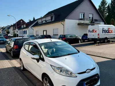 Gebraucht Ford Fiesta 97 PS (71 kW) 2009 Weiß Kleinwagen