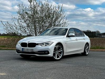 Gebraucht BMW 318 Sport Line 150 PS (110 kW) 2018 Weiß Limousine