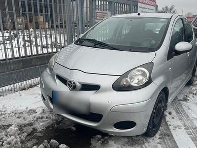 Silber Gebraucht 2009 Toyota Aygo Kleinwagen | 1.199 € (Fairer Preis)