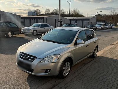 Gebraucht Kia Ceed 109 PS (80 kW) 2007 Silber Kleinwagen