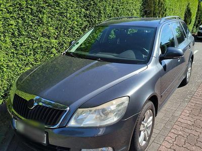 Grau Gebraucht 2009 Skoda Octavia Kombi | 3.100 €
