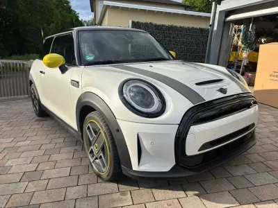 Gebraucht Mini Cooper SE 135 kW (184 PS) 2023 Weiß Kleinwagen
