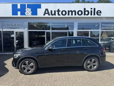 Używany Mercedes GLC200 Business 197 KM (144 kW) 2020 Czarny SUV