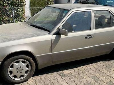 Gebraucht Mercedes 250 94 PS (69 kW) 1991 Gold Limousine