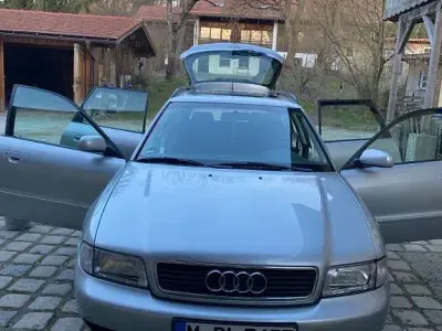 Używany Audi A4 125 KM (91 kW) 1996 Srebrny Sedan/Limuzyna