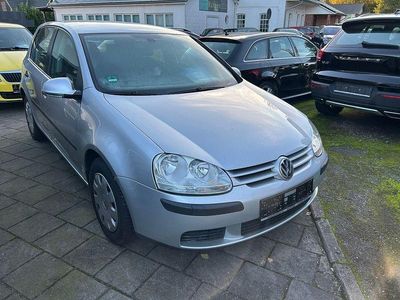 Silber Gebraucht 2004 VW Golf IV Trendline Limousine | 3.385 € (Etwas zu teuer)