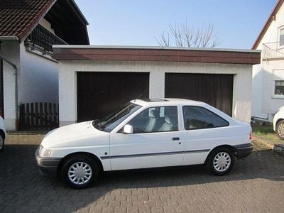 Gebraucht Ford Escort 60 PS (44 kW) 1992 Weiß Limousine