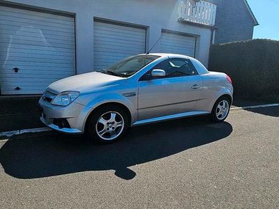 Second-hand Opel Tigra 90 CP (66 kW) 2005 Argintiu Cabrio