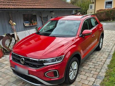 Gebraucht VW T-Roc Life 150 PS (110 kW) 2022 Rot SUV