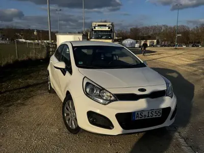 Gebraucht Kia Rio Edition 7 75 PS (55 kW) 2012 Weiß Kleinwagen