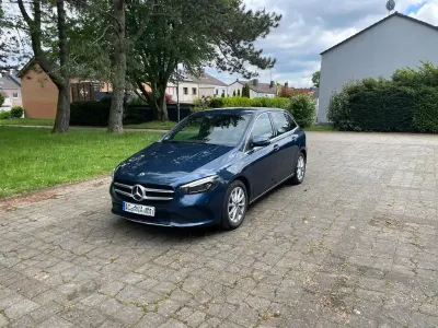 Gebraucht Mercedes B250 160 PS (117 kW) 2021 Blau Kleinwagen