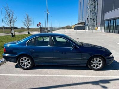 BMW 523