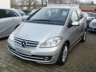 Gebraucht Mercedes A180 Elegance 116 PS (85 kW) 2011 Silber Limousine