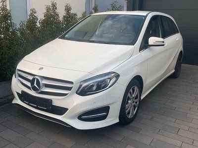 Usata Mercedes B180 Edition 122 CV (89 kW) 2018 Bianco Monovolume