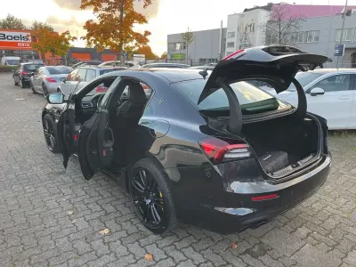 Gebraucht Maserati Ghibli GT 330 PS (242 kW) 2023 Schwarz Limousine