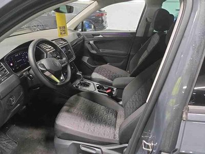 Grau Gebraucht 2023 VW Tiguan Life SUV | 35.900 € (Fairer Preis)