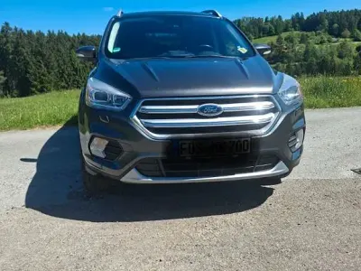 Gebraucht Ford Kuga Titanium 182 PS (133 kW) 2016 Grau SUV