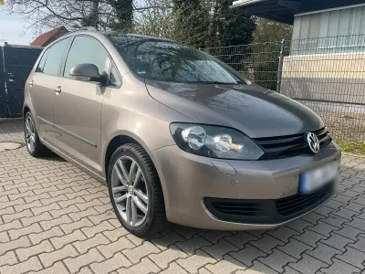 Gebraucht VW Golf VII 105 PS (77 kW) 2012 Gold Limousine