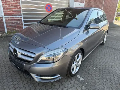 Gebraucht Mercedes B180 Sport 109 PS (80 kW) 2012 Grau Van / Kleinbus