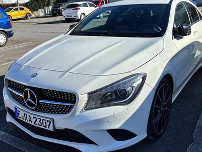 Gebraucht Mercedes CLA180 Night 122 PS (89 kW) 2016 Weiß Limousine