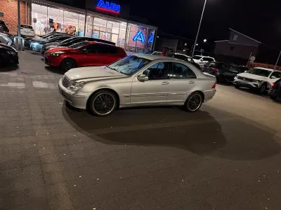 Gebraucht Mercedes C320 218 PS (160 kW) 2001 Silber Limousine