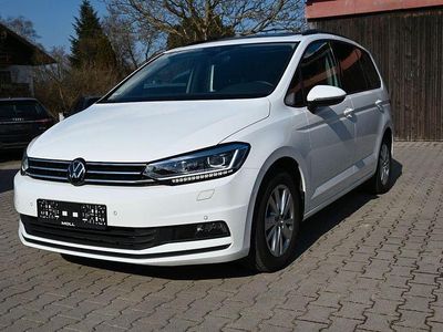 Gebraucht VW Touran Highline 150 PS (110 kW) 2023 Pure white Van / Kleinbus
