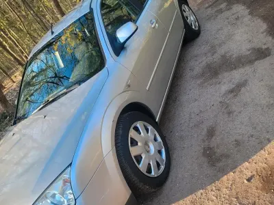 Używany Ford Mondeo 125 KM (91 kW) 2005 Srebrny Sedan/Limuzyna