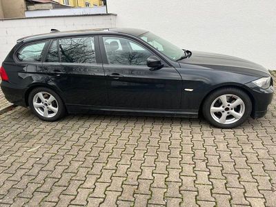 Gebraucht BMW 318 Lifestyle 143 PS (105 kW) 2010 Schwarz Kombi
