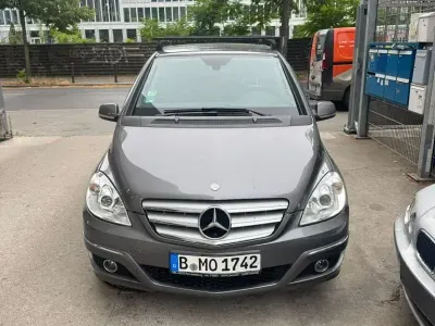 Gebraucht Mercedes B200 140 PS (102 kW) 2010 Grau Van / Kleinbus