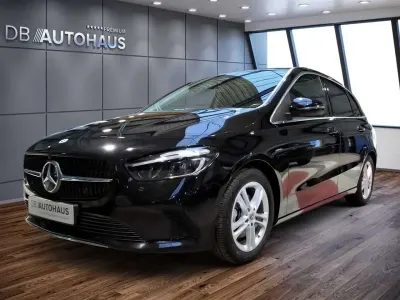 Używany Mercedes B200 Advanced 163 KM (119 kW) 2023 Czarny Minivan