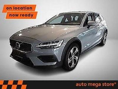 Vapour grey / metallic Gebraucht 2023 Volvo V60 CC Plus Kombi | 34.499 € (Guter Preis)