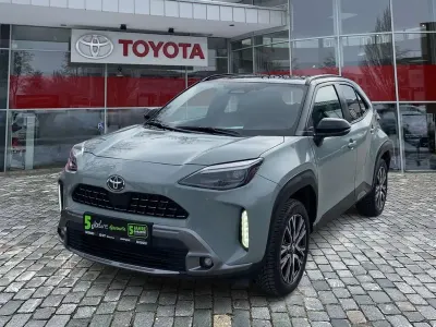 Gebraucht Toyota Yaris Cross Edition 131 PS (96 kW) 2024 Urban khaki (6x3)/ black (202) SUV