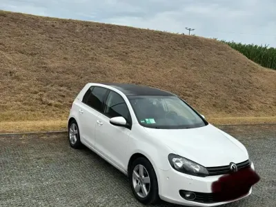 Gebraucht VW Golf VI Team 105 PS (77 kW) 2010 Weiß Kleinwagen
