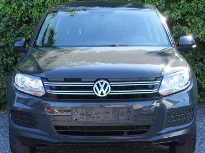 Gebraucht VW Tiguan LOUNGE 125 PS (91 kW) 2015 Grau SUV