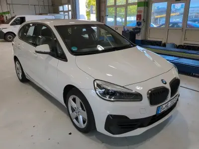 Gebraucht BMW 225 Active Tourer Advantage 125 PS (91 kW) 2021 Weiß Van / Kleinbus