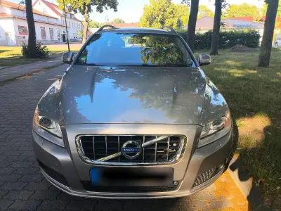 Gebraucht Volvo V70 Summum 205 PS (150 kW) 2011 Andere farben Kombi