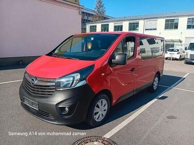Rot Gebraucht 2015 Opel Vivaro Van / Kleinbus | 12.499 €