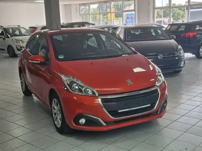 Gebraucht Peugeot 208 Active 82 PS (60 kW) 2019 Orange Kleinwagen