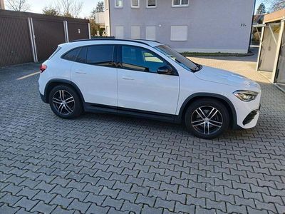 Weiß Gebraucht 2020 Mercedes GLA200 AMG line SUV | 28.900 € (Fairer Preis)