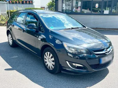 Gebraucht Opel Astra 131 PS (96 kW) 2013 Schwarz Kombi