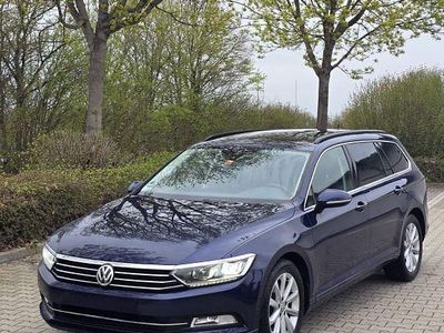 Usata VW Passat Comfortline 150 CV (110 kW) 2018 Blu Station wagon