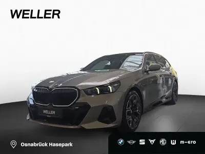 Gebraucht BMW 520 M Sport 190 PS (139 kW) 2025 Oxide grey (grau) Kombi