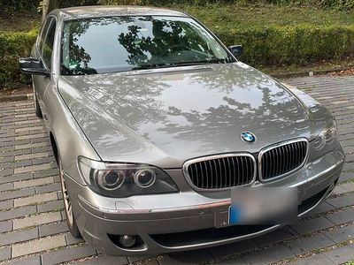 Grau Gebraucht 2006 BMW 730 Limousine | 2.700 €