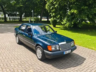Gebraucht Mercedes E230 132 PS (97 kW) 1989 Blau Limousine