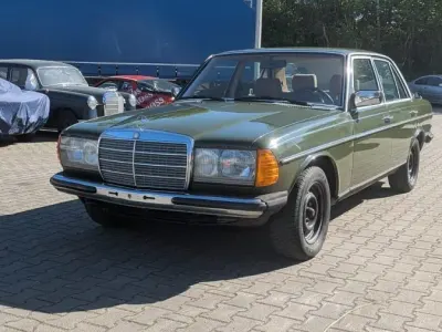 Gebraucht Mercedes 250 140 PS (102 kW) 1980 Grün Limousine