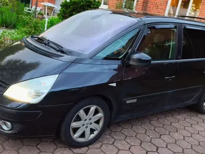 Gebraucht Renault Grand Espace 173 PS (127 kW) 2010 Schwarz Van / Kleinbus
