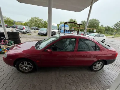 Gebraucht Ford Mondeo 85 PS (62 kW) 1998 Rot Kombi