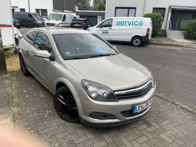 Gebraucht Opel Astra GTC 116 PS (85 kW) 2010 Grau Coupé